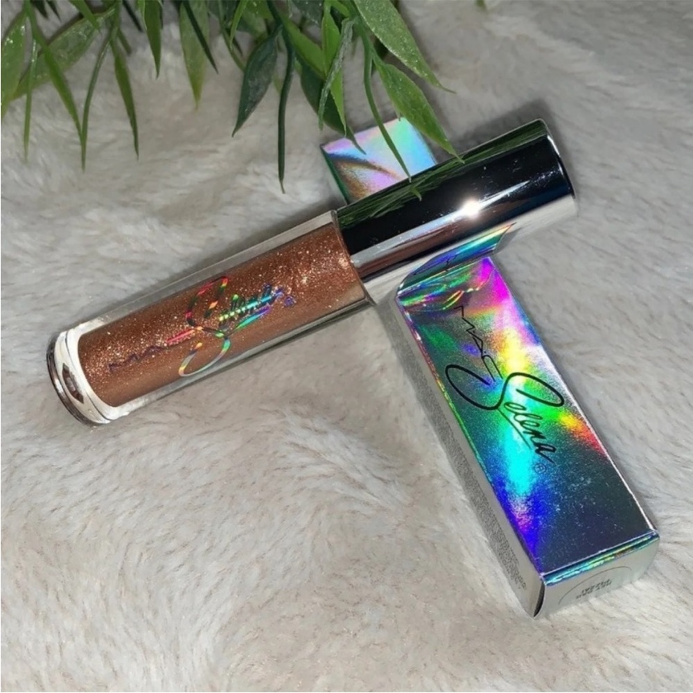 NEW! MAC Cosmetics x Selena La Reina Lipglass • Shade: Hey Dad Pizza! 🍕
